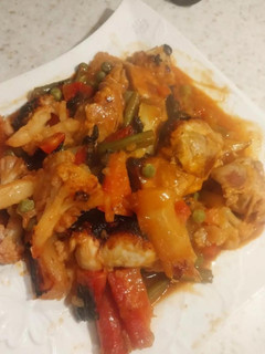 A picture of Baked Chicken And Vegetables With Sriracha Sauce.