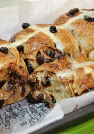 Foto resep Roti 'cross bun' Coklat Kismis