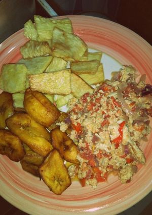 A picture of Fried yam and plantain with egg sauce.