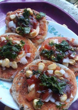 A picture of Veggie Pizza Uttapaas.