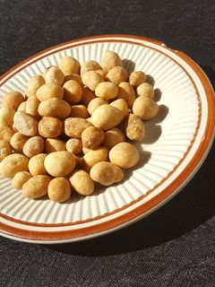 Gyada me fulawa (peanut burger) ainihin hoton girkin