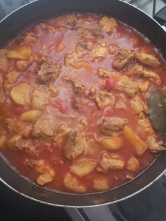 Una foto de Pollo en salsa