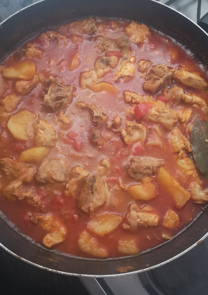 Una foto de Pollo en salsa