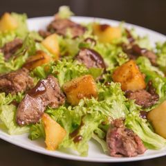A picture of Chicken liver and apple salad.