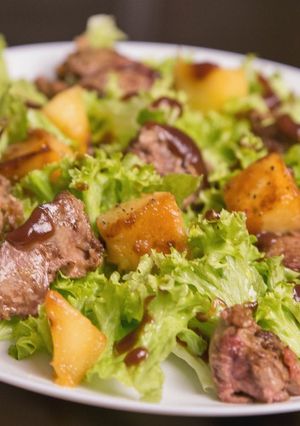 A picture of Chicken liver and apple salad.