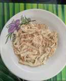 Tallarines de surimi con salsa de queso y pimienta light