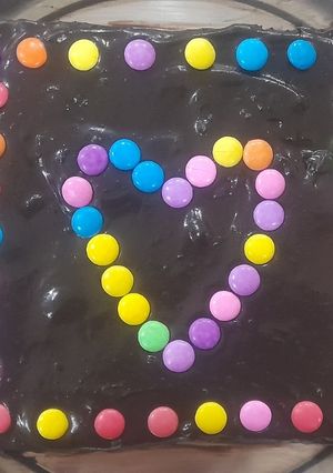 A picture of Chocolate cake with chocolate ganache-no oven cake.