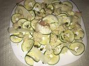 Una foto de carpaccio de calabacín