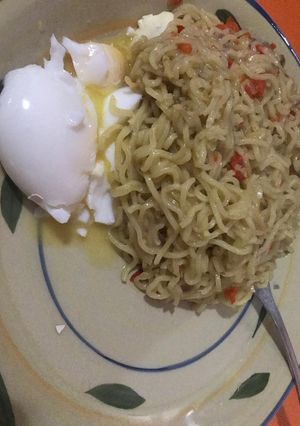 A picture of Simple Noodles with Boiled Egg.