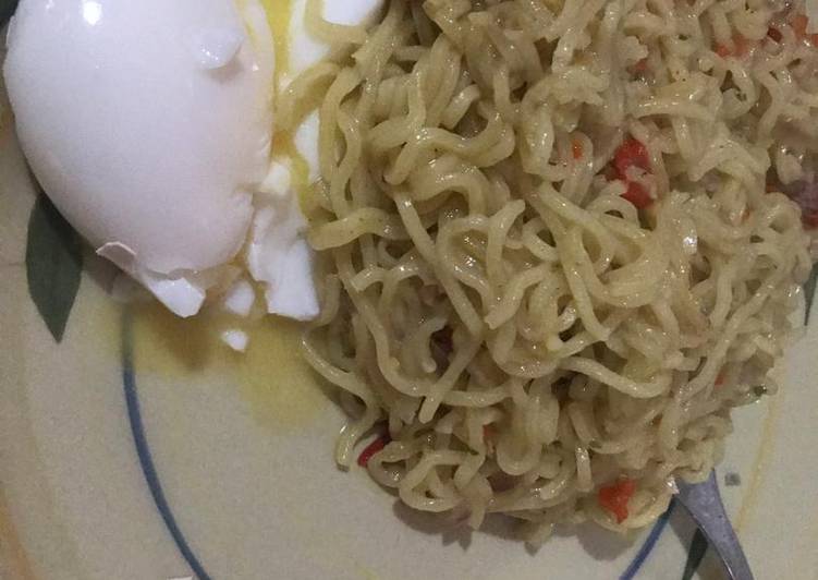 Simple Noodles with Boiled Egg