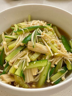 小黃瓜金針菇［蔬食］ 的食譜成品照片