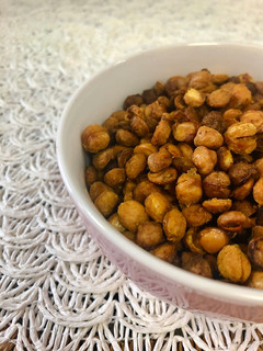 Una foto de Garbanzos crocantes (snack saludable o decoración para sopas y ensaladas)