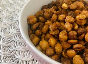 Una foto de Garbanzos crocantes (snack saludable o decoración para sopas y ensaladas)
