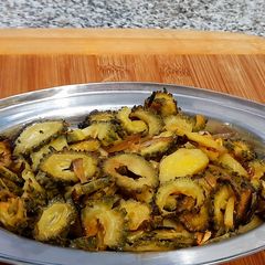 A picture of Fried bitter gourd.