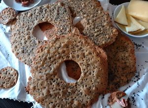 Foto di Pane svedese _ Knächebröd Glutenfree,anice stellata e sesamo