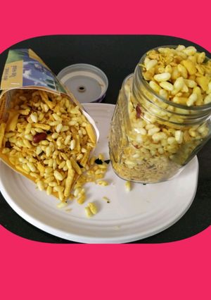 A picture of Murmura Chivda/masala puffed Rice.