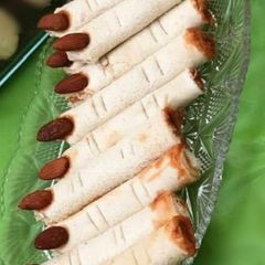 A picture of Eerie Witch fingers.