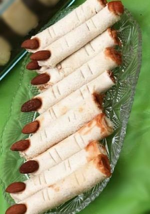 A picture of Eerie Witch fingers.