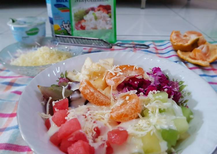 Bagaimana Menyiapkan Salad Buah Homemade (Dressing Salad Buah) Enak Banget