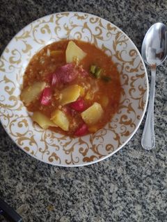 Una foto de Lentejas rojas con chorizo de pavo