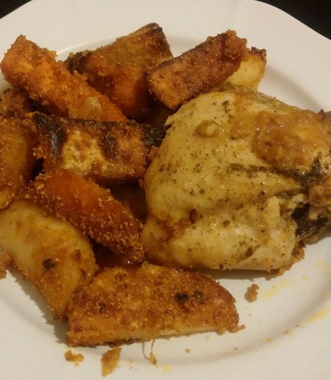 Una foto de Boniatos y Papas rebozados, al horno con pollo (apto hipertensos)