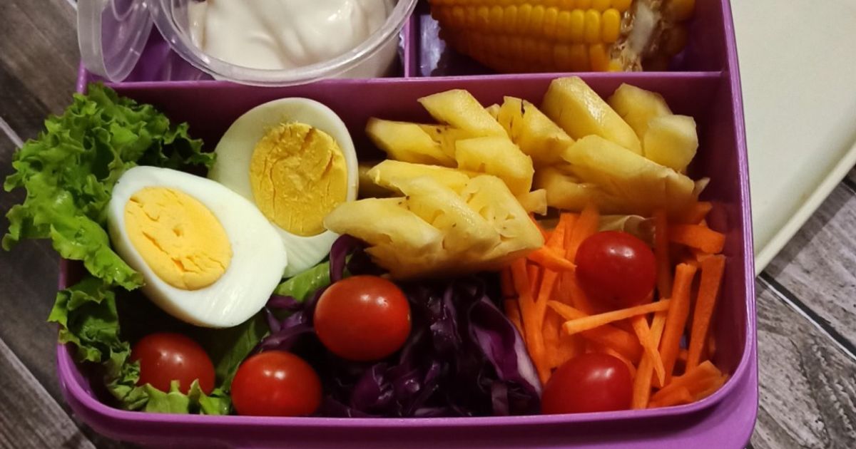 Salad sayur bekal sekolah