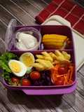 Salad sayur bekal sekolah
