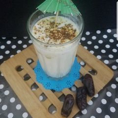 A picture of Nutty milk &dates smoothie.