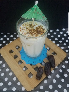 A picture of Nutty milk &dates smoothie.