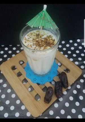 A picture of Nutty milk &dates smoothie.
