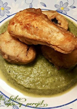 Foto principal de Pescadilla frita en salsa de ajos y perejil