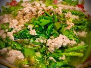 A picture of canh cải cúc thịt gà