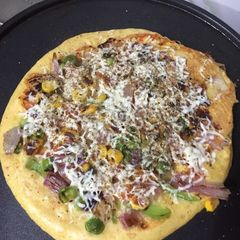 A picture of Moongdaal pizza with peas.