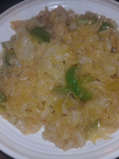 A picture of Cooked cabbage with green pepper.