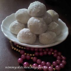 A picture of Snow Balls.