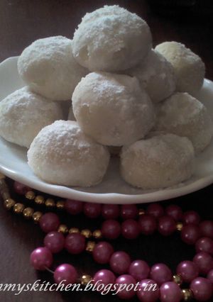 A picture of Snow Balls.