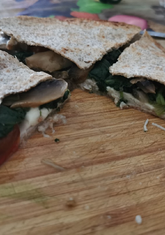 Una foto de Quesadillas de espinacas y champiñones 🥬🍄🌮