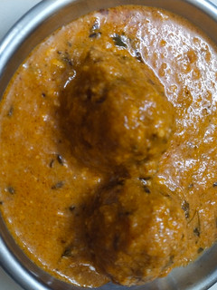 पनीर नर्गिसी कोफ्ता (paneer nargisi kofta recipe in marathi) रेसिपी चे मुख्य फोटो