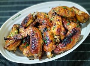 Foto principal de Alitas de pollo caramelizadas con salsa yakiniku