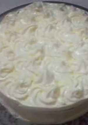 A picture of Mango gateau with cream cheese frosting🎂🍋.