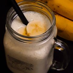 A picture of Banana Oats Smoothie.