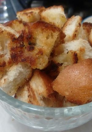 Una foto de Crutones caseros rápidos