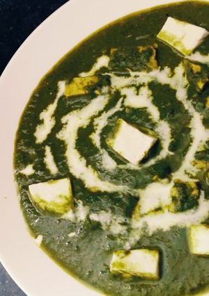 A picture of Palak paneer.