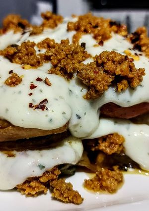 Una foto de MONTADITO🌶️🍆🍅🧅De Vegetales a La Plancha con Carne Picada...!