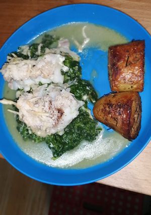 Une photo de Cabillaud gratiné sur lit d'épinards et patates