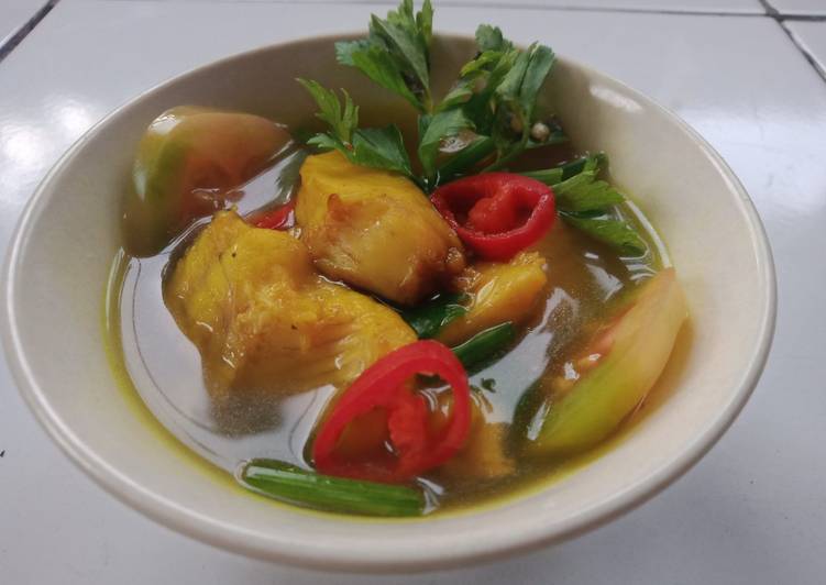Bagaimana Membuat Sup ikan gabus bumbu kuning yang Lezat