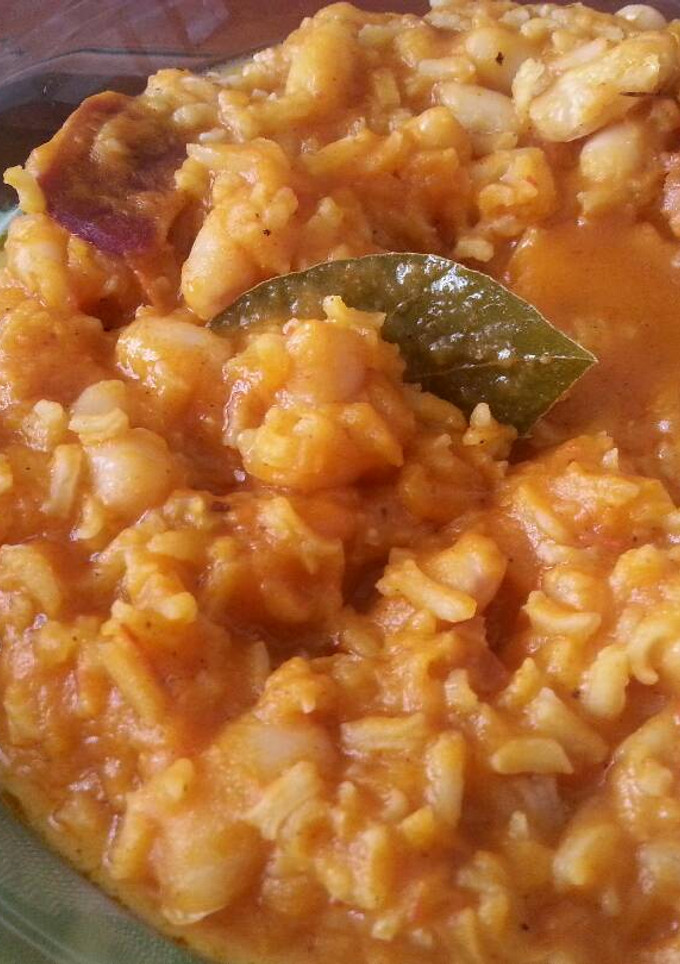 Una foto de Alubias blancas con arroz