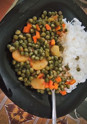 A picture of Minji stew served with white rice.