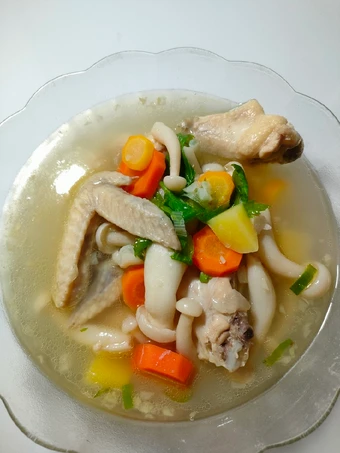 Cara Gampang Menyiapkan Resep Sup Sayap Ayam Jamur Shimeji yang Uenak Anti Ribet, Uenak Banget