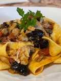 Pappardelle Fresche con Pesce Serra, Pomodorini Freschi, Olive Nere e Capperi